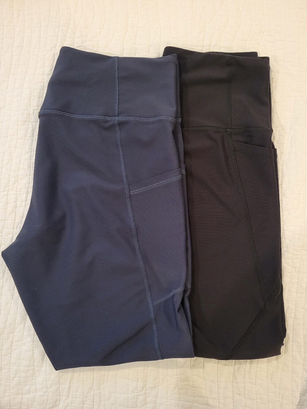 Bundle of 2 Old Navy Active Leggings in Navy and Black - READ